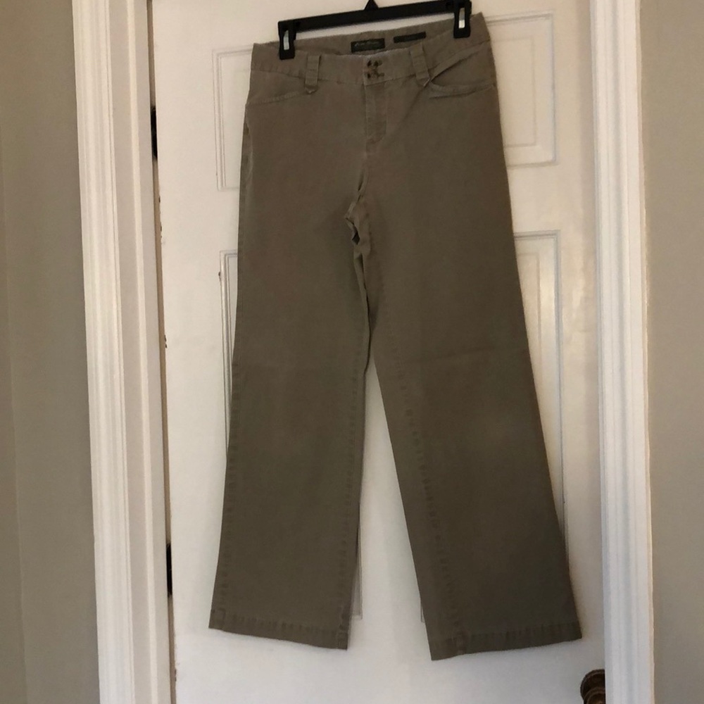 Eddie Bauer Khaki Pants, Size 4 Short, “Blakey Fit”